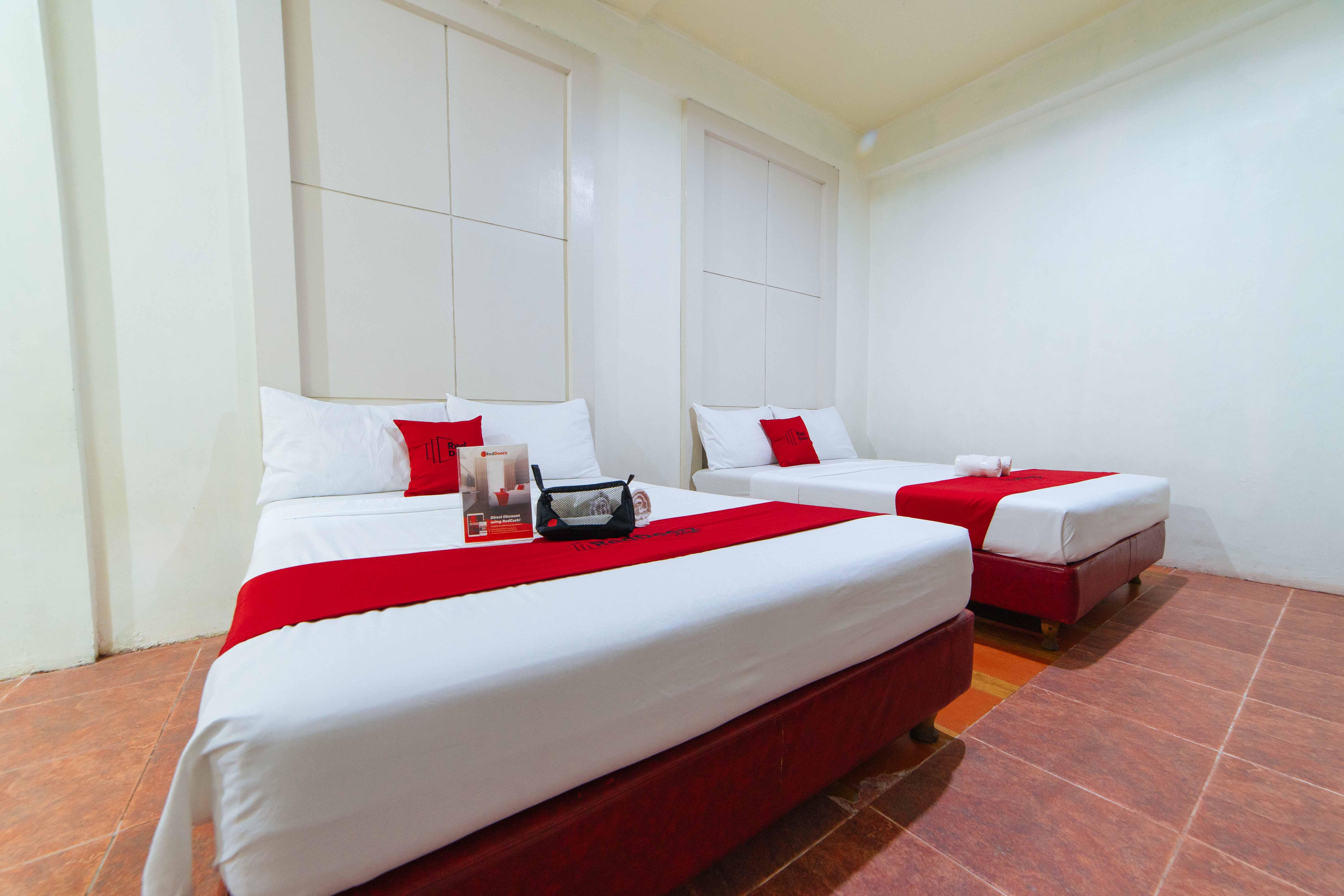 Reddoorz Near Walking Street Angeles City Esterno foto