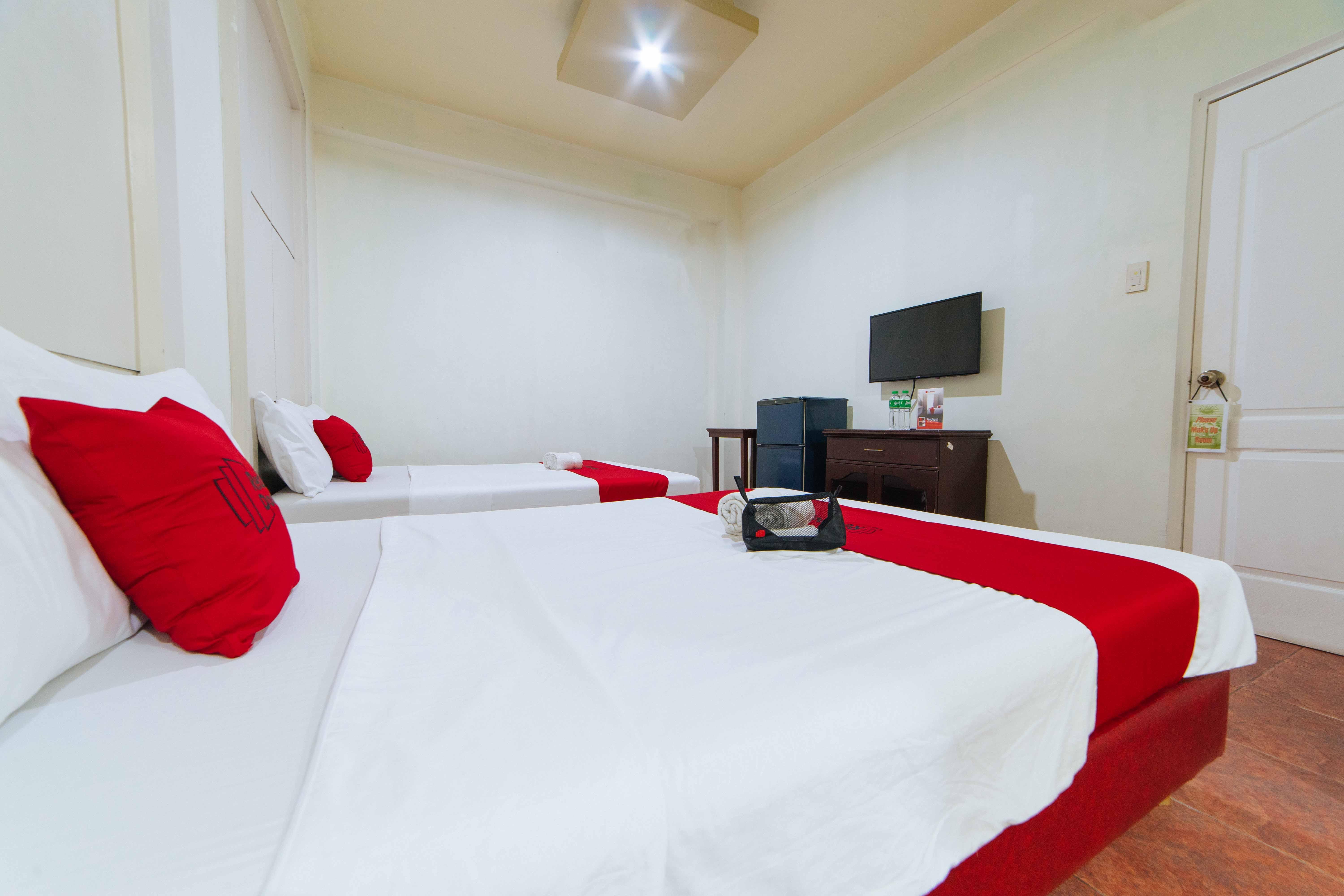 Reddoorz Near Walking Street Angeles City Esterno foto