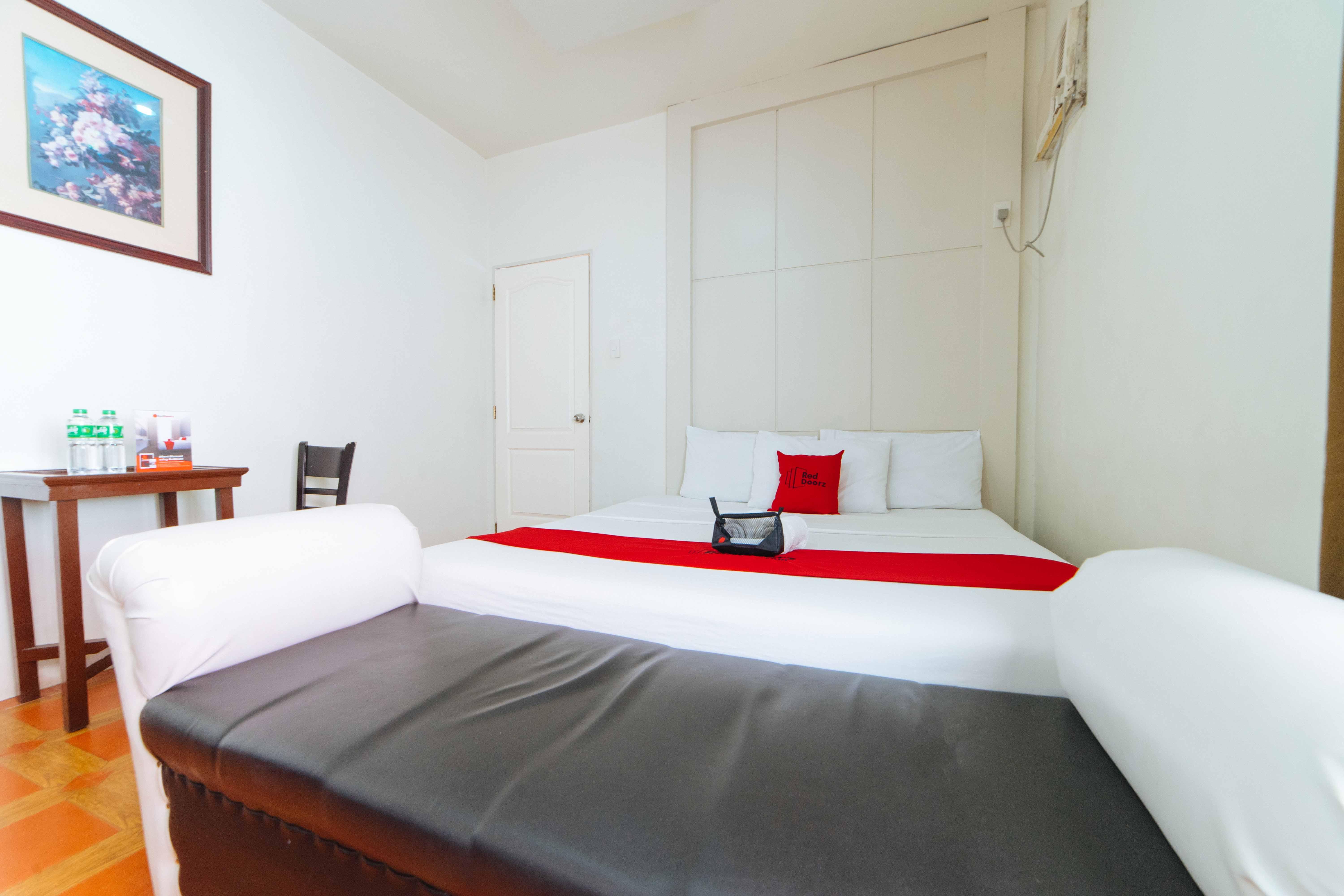 Reddoorz Near Walking Street Angeles City Esterno foto