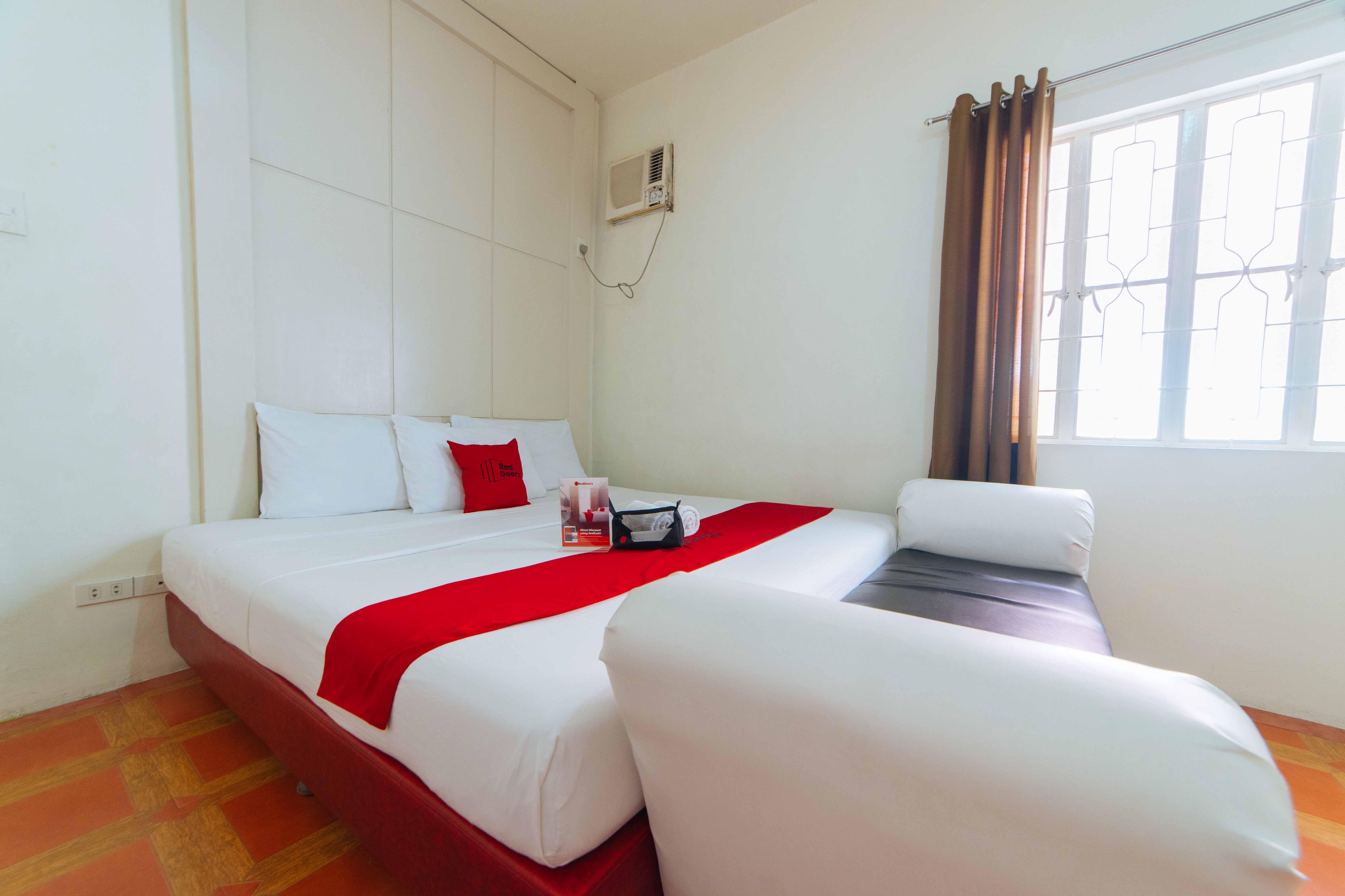 Reddoorz Near Walking Street Angeles City Esterno foto