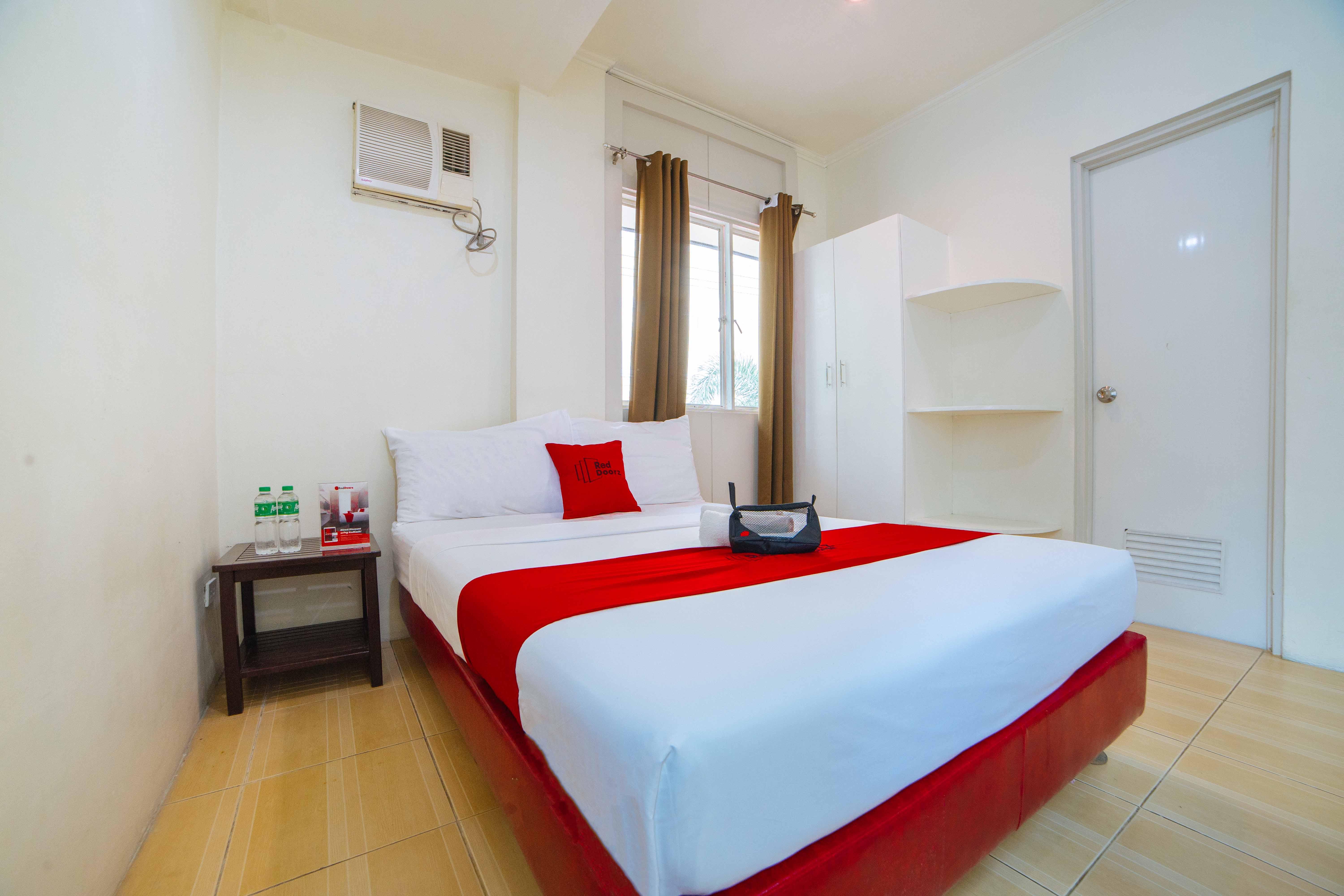 Reddoorz Near Walking Street Angeles City Esterno foto