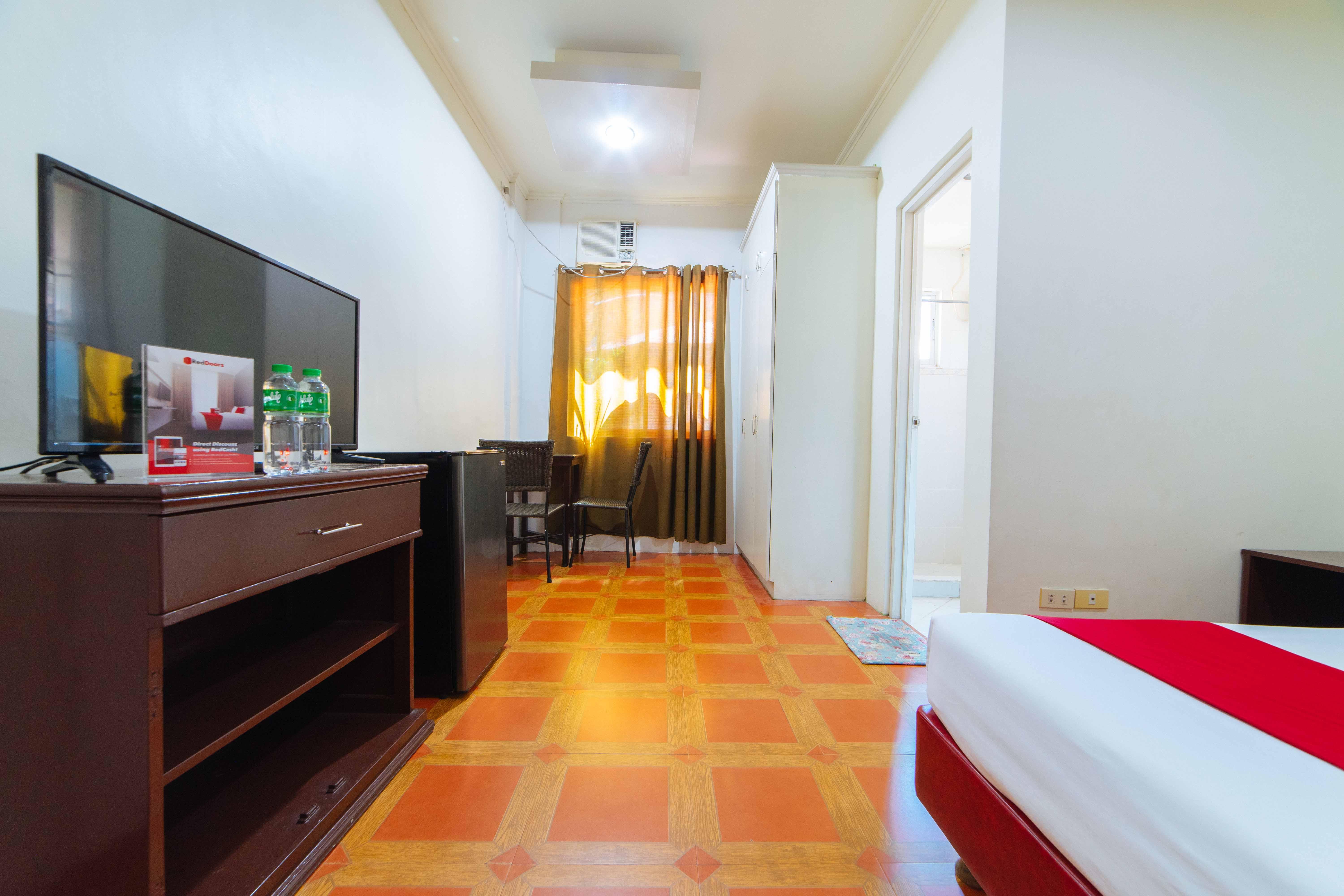 Reddoorz Near Walking Street Angeles City Esterno foto