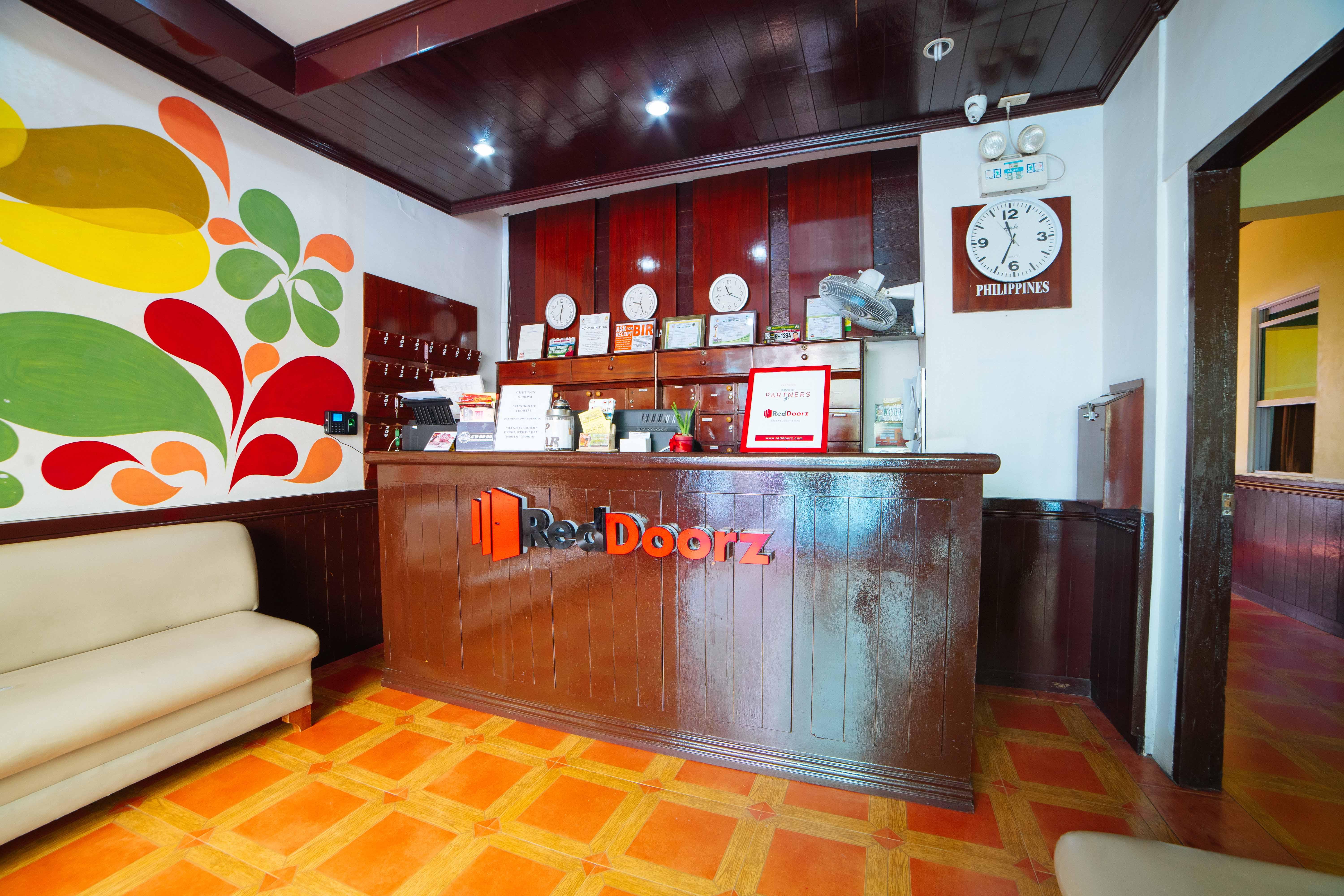 Reddoorz Near Walking Street Angeles City Esterno foto