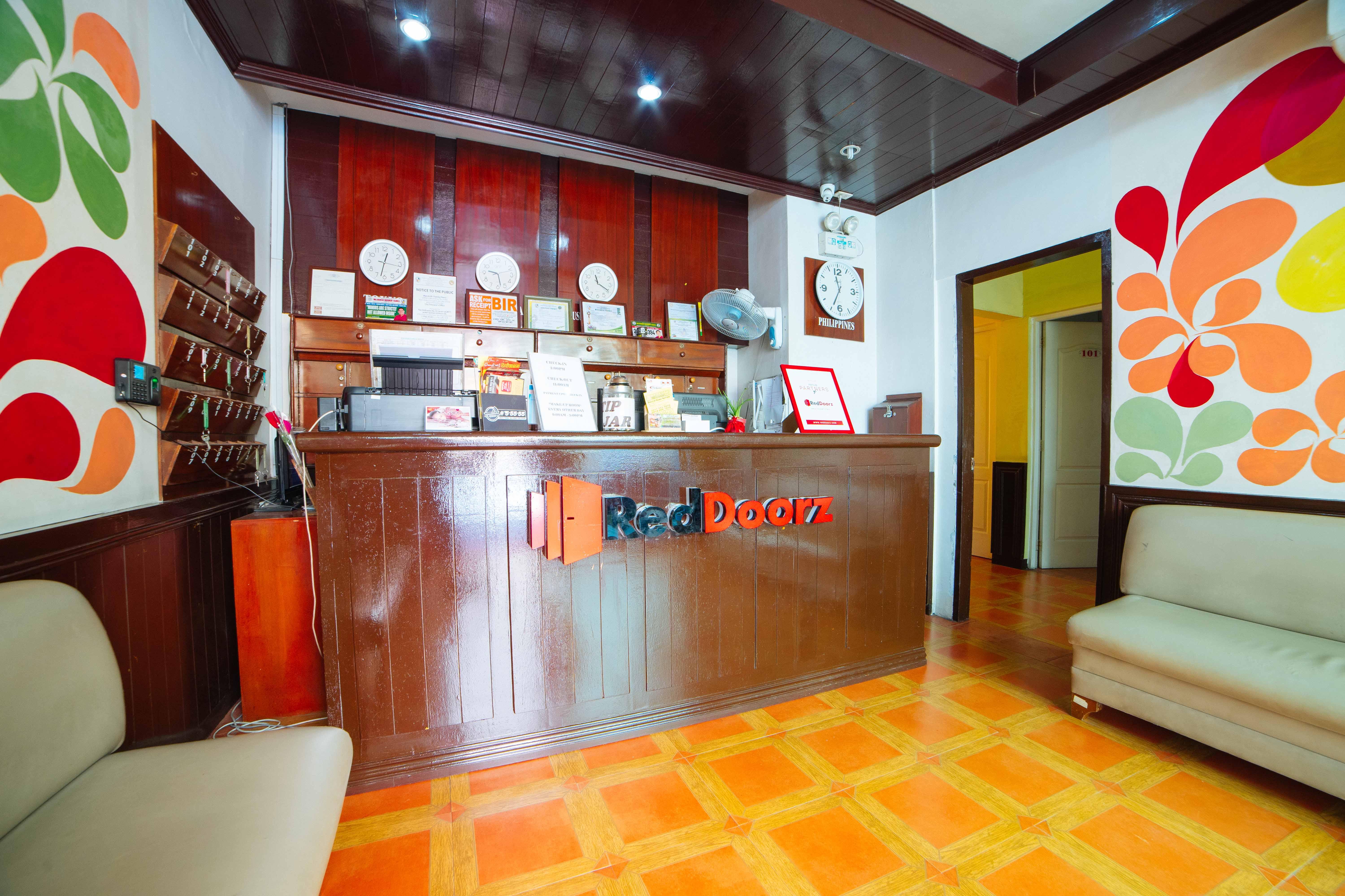 Reddoorz Near Walking Street Angeles City Esterno foto