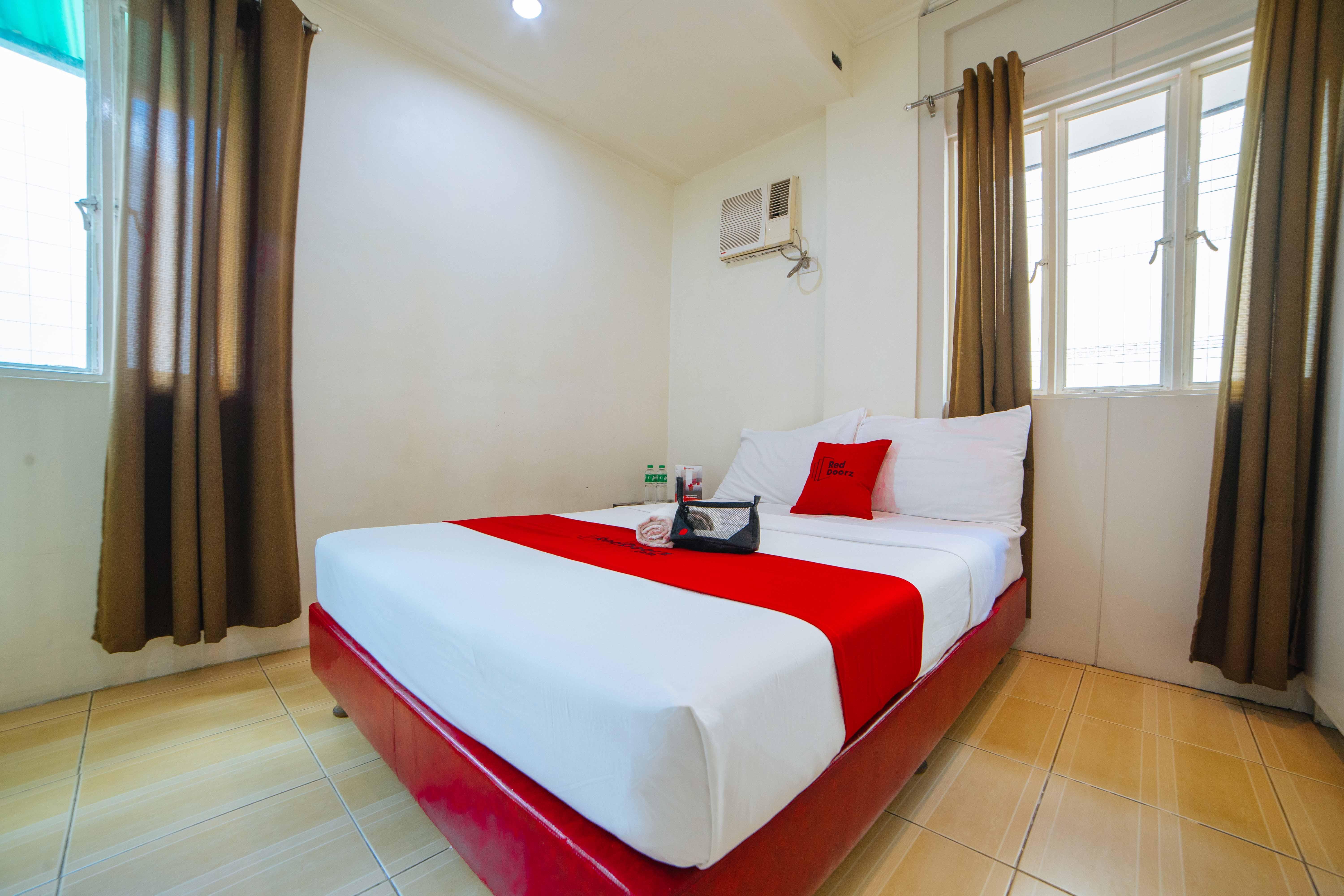 Reddoorz Near Walking Street Angeles City Esterno foto