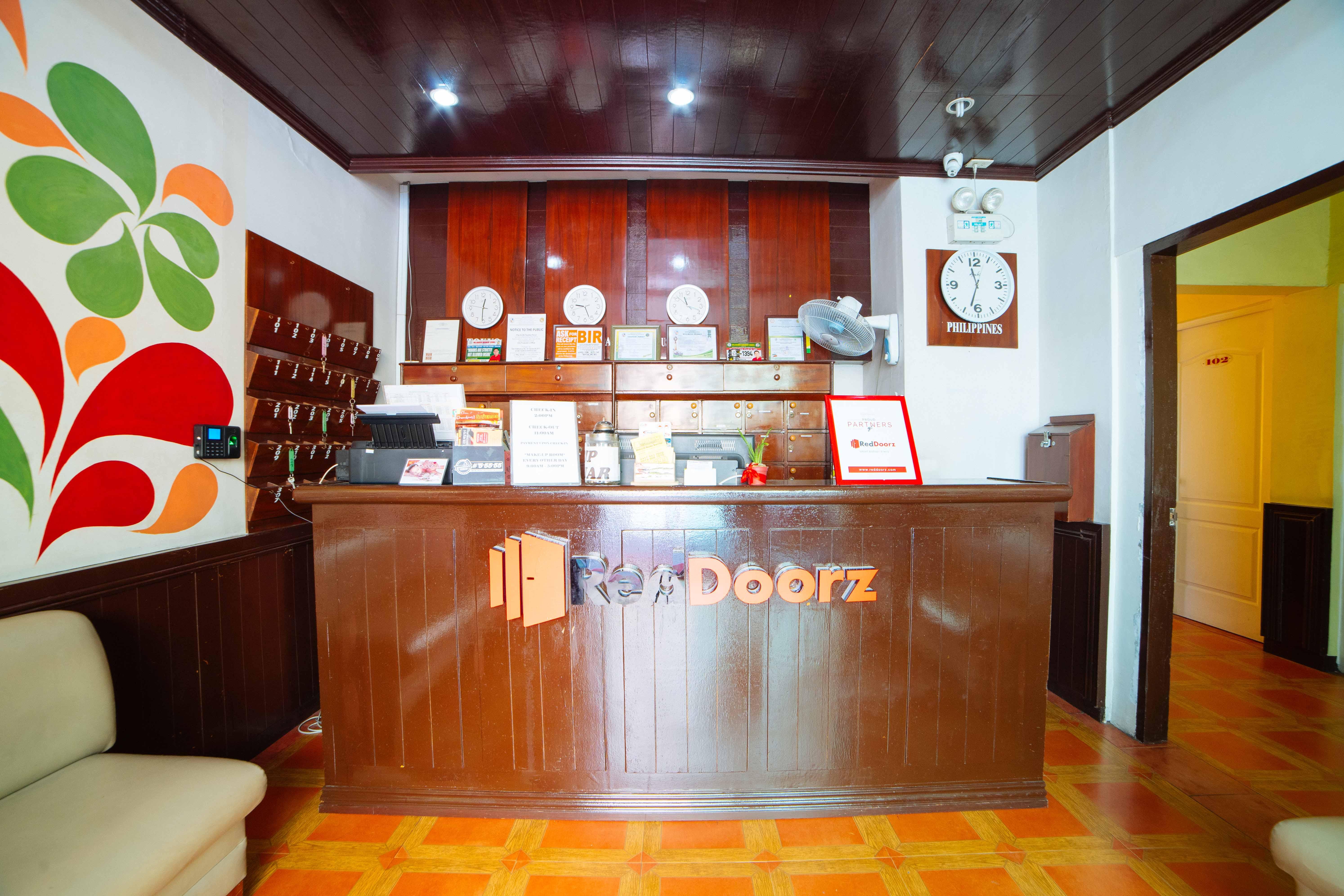Reddoorz Near Walking Street Angeles City Esterno foto