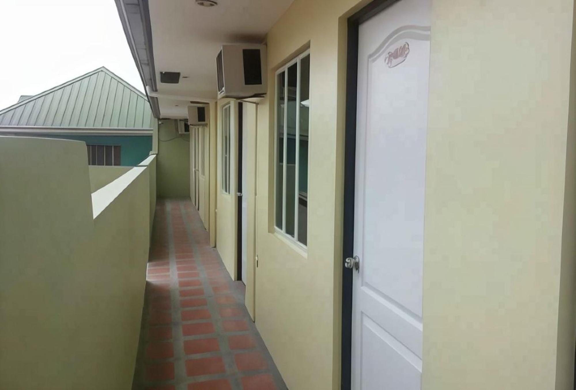 Reddoorz Near Walking Street Angeles City Esterno foto